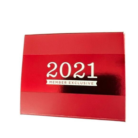 2021 Hallmark “Sweet Snowman Baker” Keepsake Ornament Club Member Exclusive - Picture 3 of 3